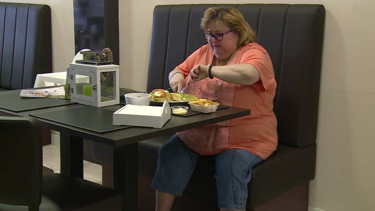 Annelies Stoop met morbide obesitas blijft friet eten ook na levensreddende gastric bypass operatie