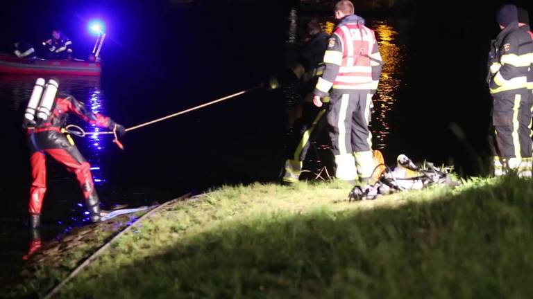 Auto te water bij Maren-Kessel