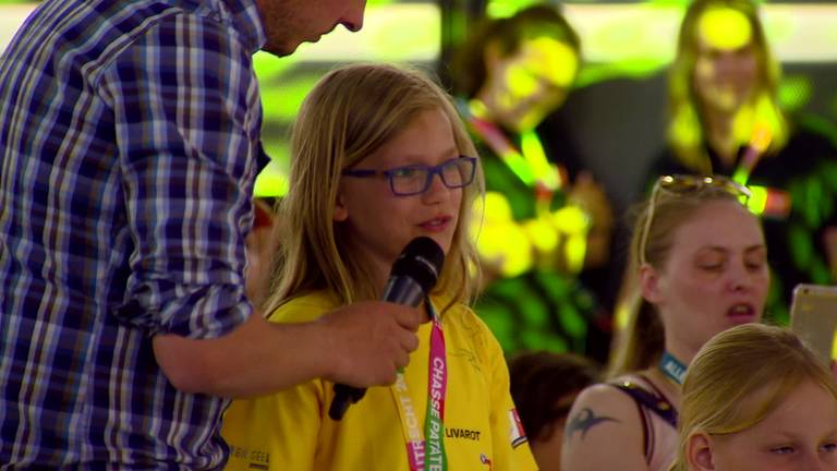 Koen de Kort uit Liempde beantwoordt vragen tijdens allereerste Tour de France-kinderpersconferentie