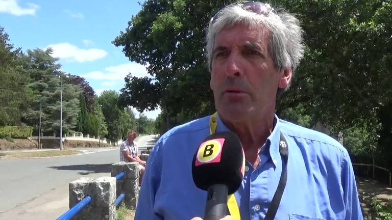 Henk Vos als  chauffeur in de Tour.