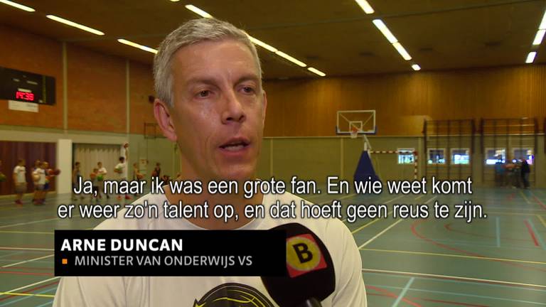 Amerikaanse minister traint basketballers in Bergen op Zoom