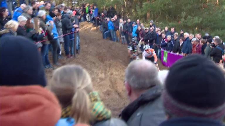 Mathieu van der Poel en Thalita de Jong winnen NK veldrijden