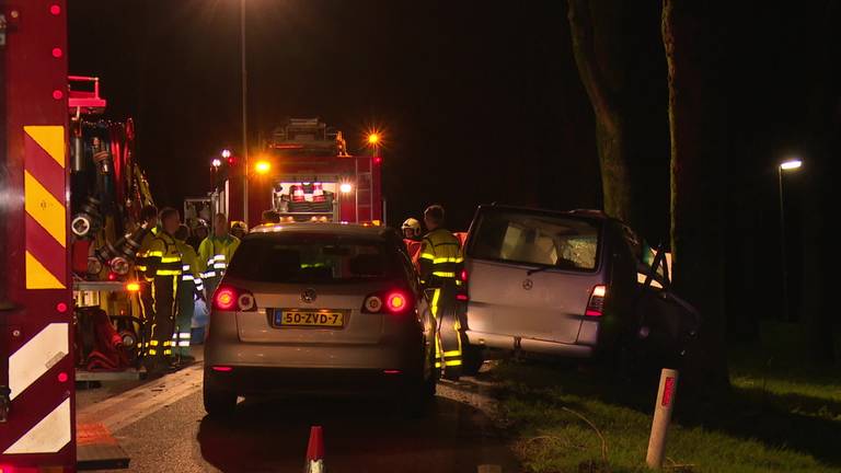 Dode bij eenzijdig auto-ongeluk op 's-Gravenmoerseweg in Waspik