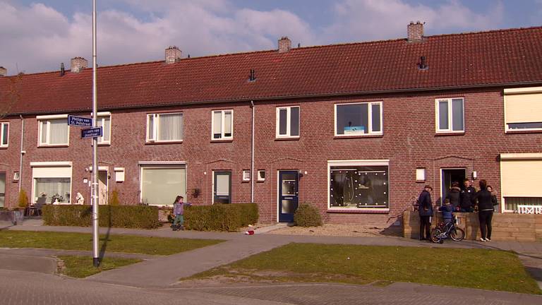 Stenen door ruit huis voor vluchtelingen in Oss