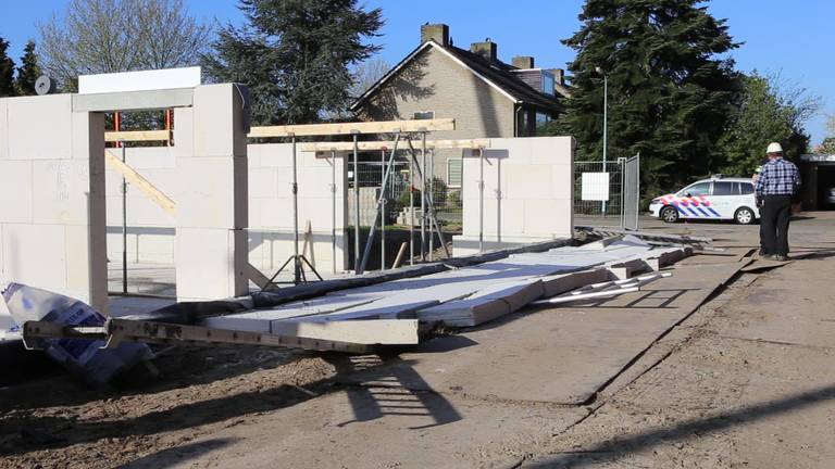 Bouwvakker in Rosmalen raakt zwaargewond na val van ladder