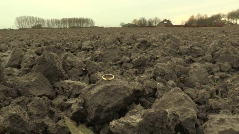 De eigenaresse van deze verlovingsring wordt al 8 jaar gezocht