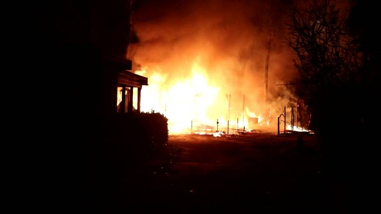 Chalet uitgebrand op camping De Maashorst in Schaijk