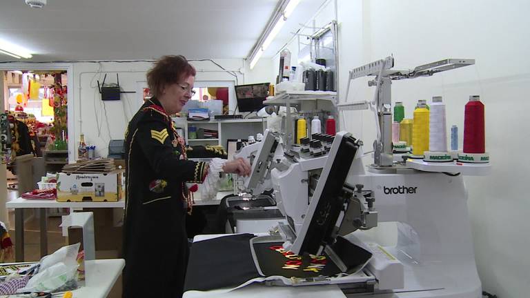 Keileuk: Een stugge Zeeuw en een trotse Friezin runnen samen een Oetledonkse feestwinkel