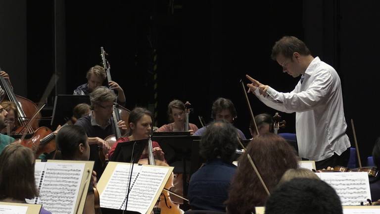 Philharmonie Zuidnederland speelt met een échte Brabander op de bok