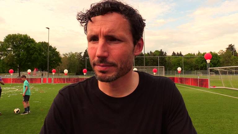 Mark van Bommel opent ‘zijn’ unieke voetbalveld bij PSV