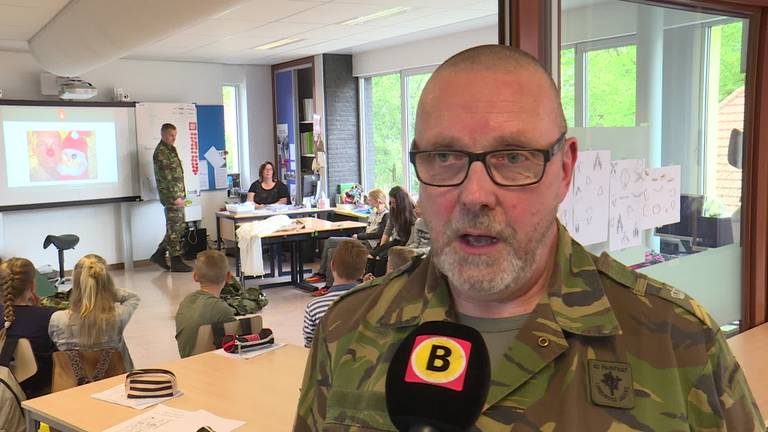 Leerlingen in Schijndel 'Praten met soldaten'