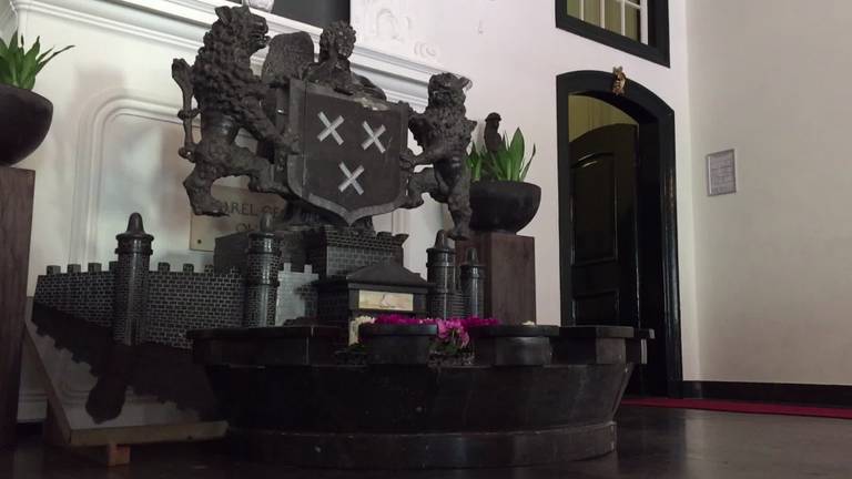 Laatste wens komt uit: beeld waar dementerende Douwe 16 jaar aan werkte, krijgt plekje op stadhuis