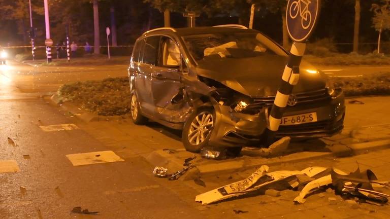 Drie gewonden bij aanrijding met politieauto in Eindhoven
