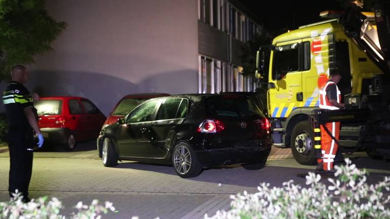 Man wil helpen bij botsing maar wordt aangereden, bestuurder er vandoor