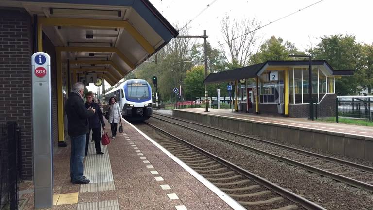 De blinde Joke Smits neemt de trein van Rosmalen naar Den Bosch