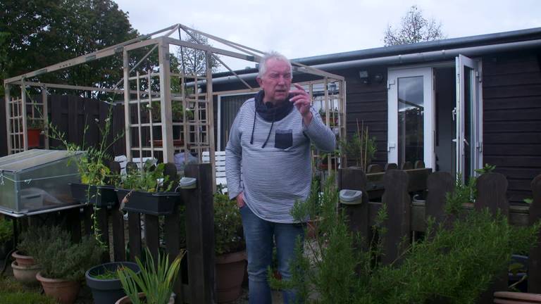 Cees (70) redt zijn buurjongetje uit sloot: 'Dat is toch geen heldendaad?'