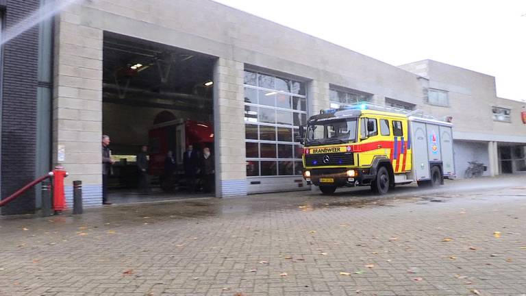 Jeugdbrandweer in Asten krijgt een brandweerauto cadeau