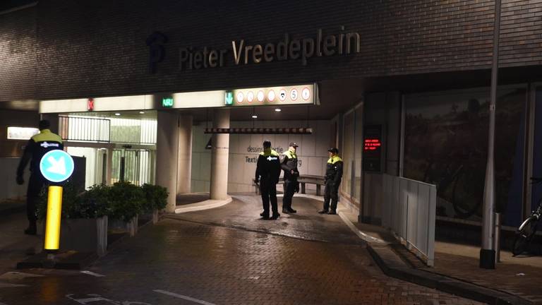 Grote politiecontrole bij salsafeest in Tilburg