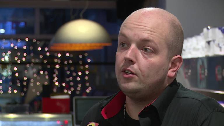 Duizend ondertekenaars van de frietpetitie willen dat cafetaria Marco in Werkendam openblijft