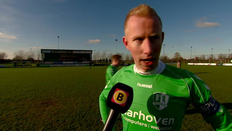 Voetballen met Schrobbelèr, een dweilband en veel bier