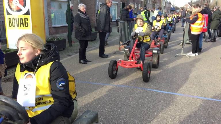 Lange rij skelters in Zijtaart goed voor wereldrecord