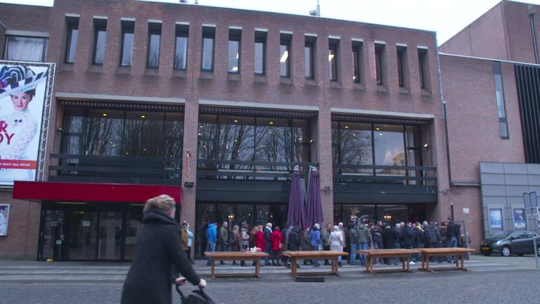 Zijn die mensen van boven de rivieren eigenlijk wel welkom tijdens carnaval in Oeteldonk?