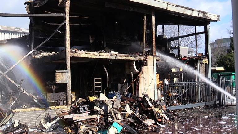Verhuurbedrijf twee keer getroffen door brand: 'Dacht dat het een grap was'