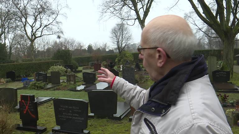 Rode kruizen op graven in Breda