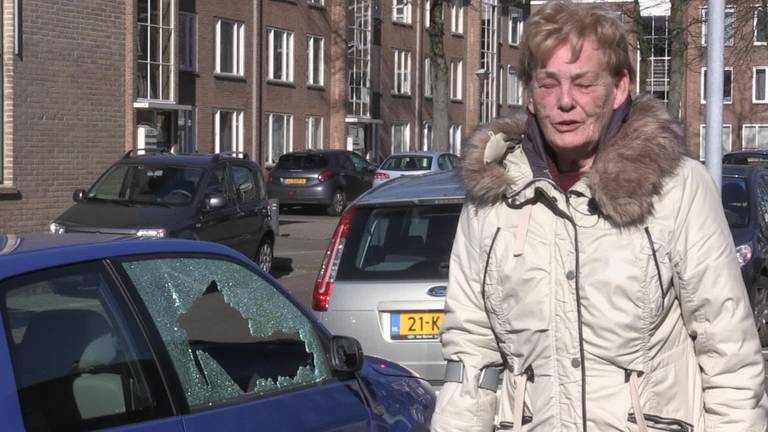 Buurtbewoners zijn boos over ingeslagen autoruiten