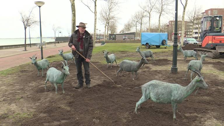 Kunstwerk met de twaalf geitjes terug op oude stek in Bergen op Zoom