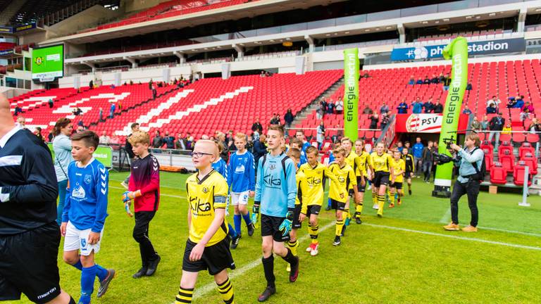 Baas van PSV voor één dag: jongensdroom van voetbalclub uit Deurne komt uit