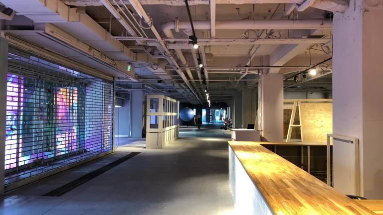 Een kijkje in de oude V&D in Eindhoven, nu 'warehouse of innovation'
