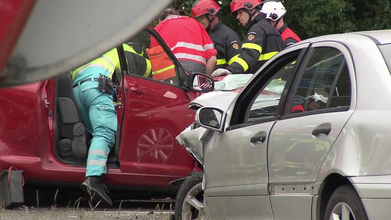 Auto's op elkaar gebotst op Plantagebaan in Wouwse Plantage