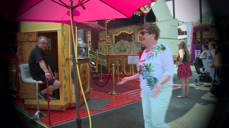 Lekker fris en koel: Het regent plaatselijk op de Tilburgse kermis!