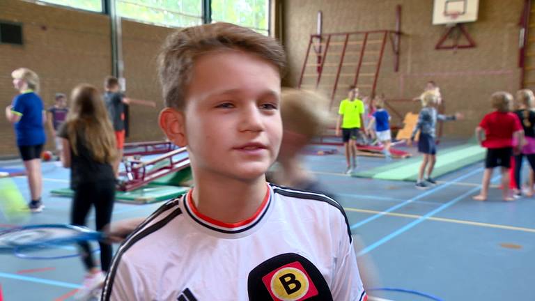 Gymlerares geeft juffen en meesters op basisschool De Dassenburcht in Nuenen meer lucht