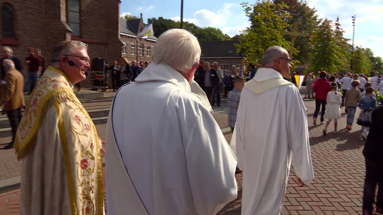 Oude tijden herleven: na meer dan 50 jaar heeft Sprundel weer een processie