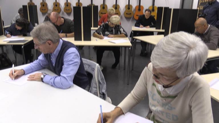 Kluun schrijft Grôot Dikteej van de Tilburgse Taol