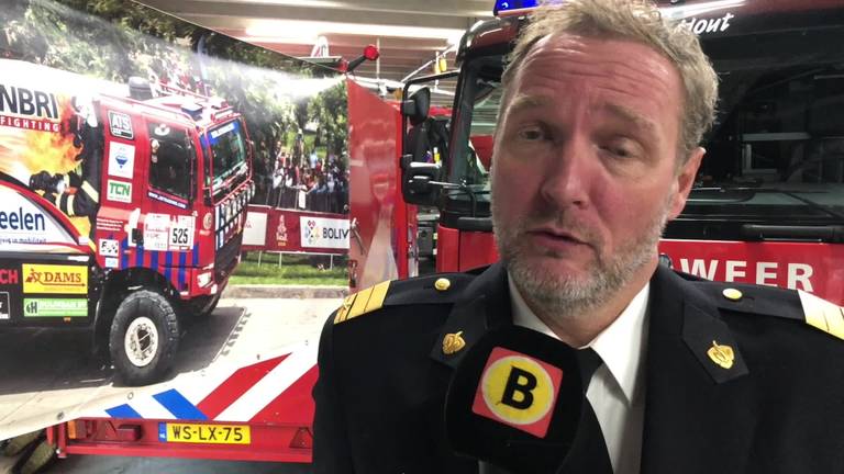 Brandweercommandant Kransen over grote gift aan Peruaanse collega's.