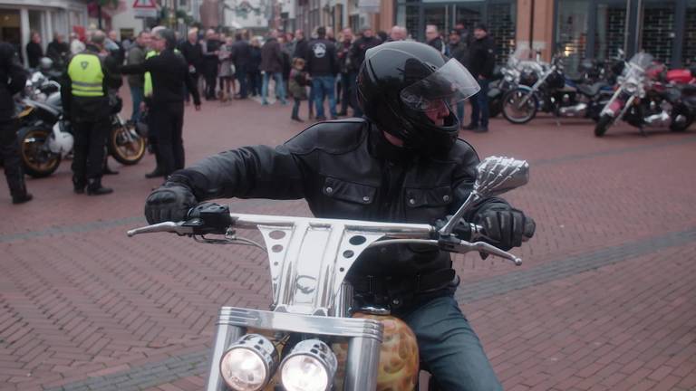 Oosterhoutse fotograaf maakt collage van 140 motormuizen: 'Motorrijders zijn emotionele mensen'