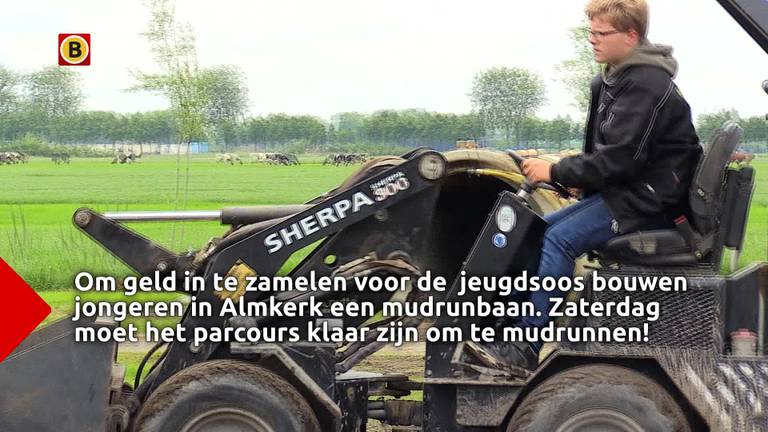 Door de modder en rioolbuizen om geld in te zamelen voor het jongerencentrum