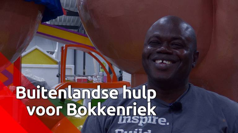 Asielzoekers helpen carnavalswagens bouwen in Budel