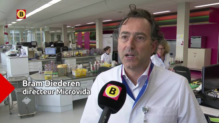 Nauwelijks nog teststaafjes coronavirus, medewerkers lab in Roosendaal werken zich slag in de rondte