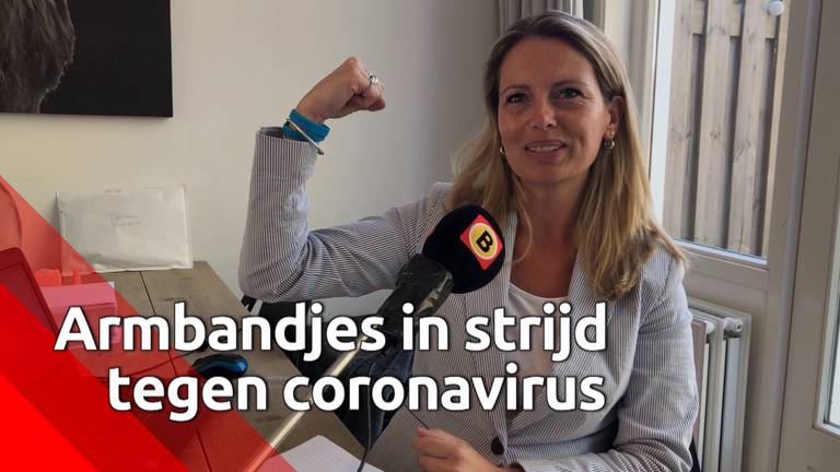 Blauwe armbandjes in strijd tegen corona zijn populair.