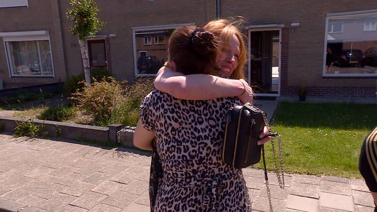 Zussen dolblij met hereniging