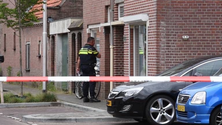 Auto enkele keren beschoten in Tilburg, verdachte(n) gevlucht in donkerkleurige auto
