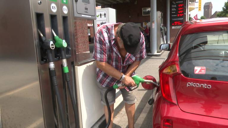 We tanken weer massaal net over de Belgische grens voor grens voor goedkope benzine