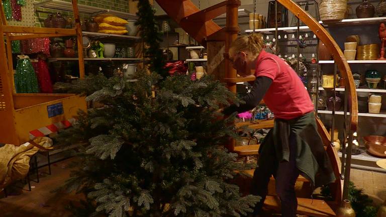 De gesloten tuincentra breken de kerstshows maar weer af