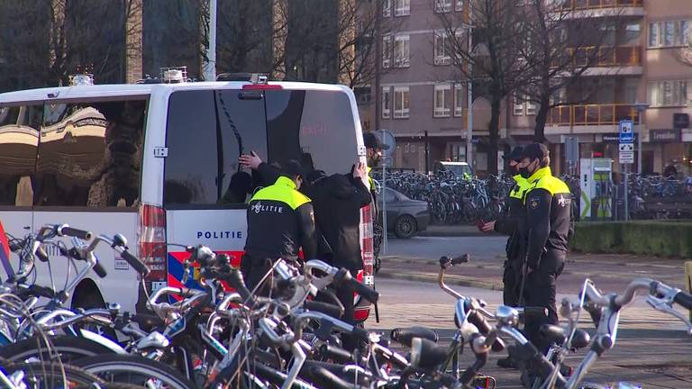 Politie massaal aanwezig in centrum Eindhoven na signalen van gewelddadig protest