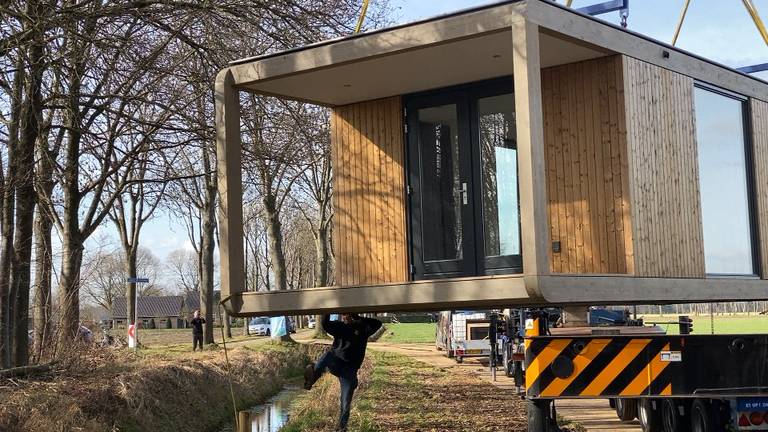 Eerste tiny house staat nu in de Peel, nog 9999 te gaan