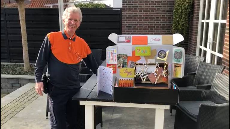 Pakketbezorger Willie overladen met cadeaus en bloemen: 'wist niet wat mij overkwam'